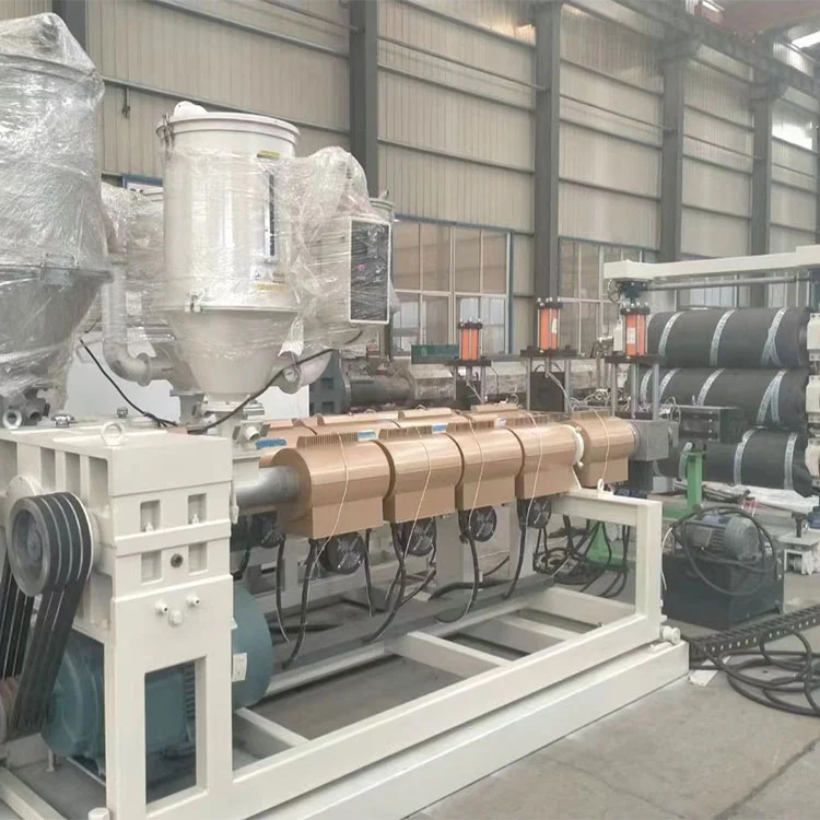 Extrusora de folha de plástico: o equipamento de origem de produtos plásticos