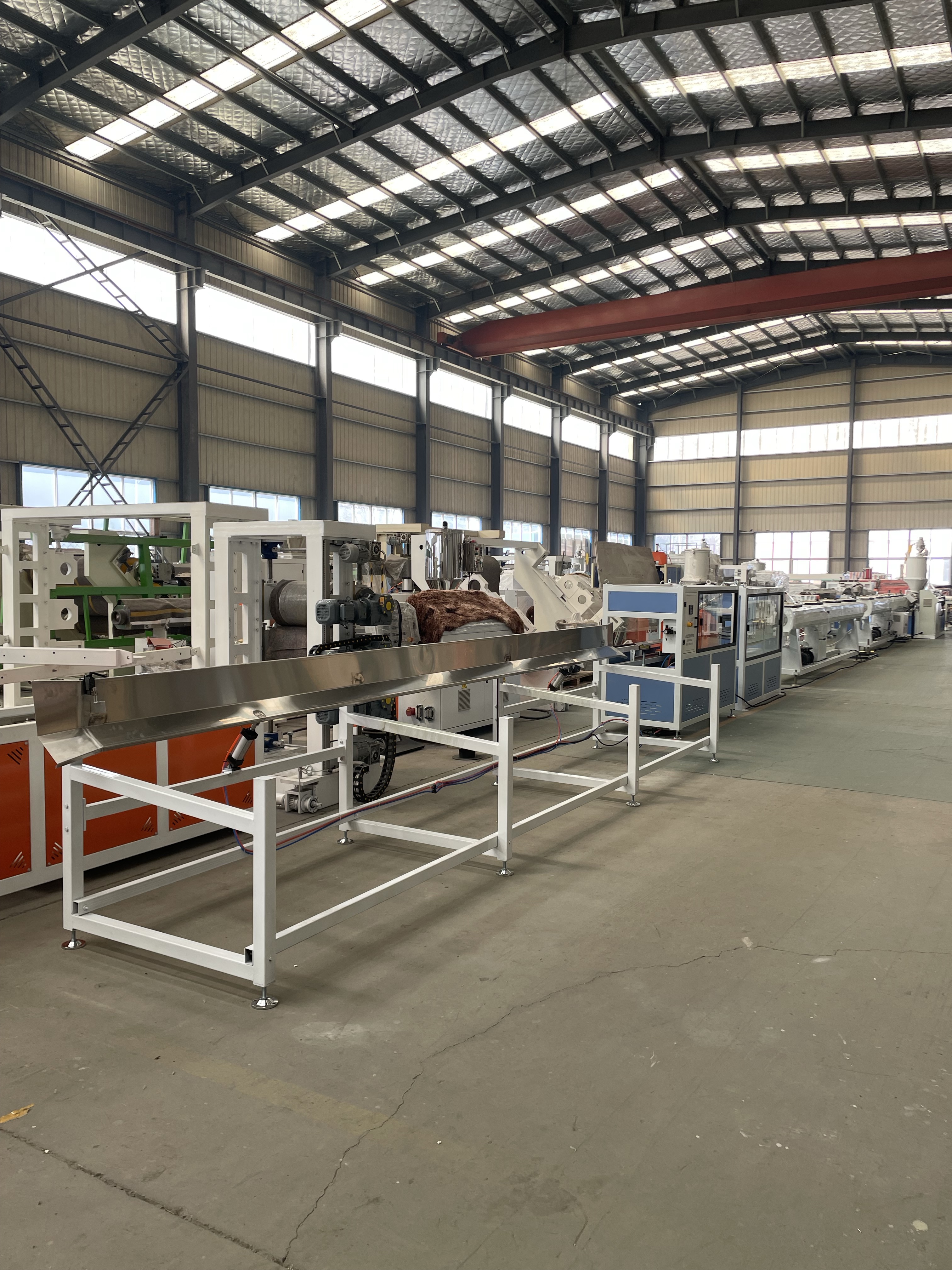 ​Três conjuntos de equipamentos de produção de tubos estão prontos para serem enviados à Coreia do Norte para apoiar atualizações de infraestrutura local.