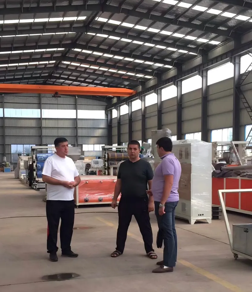 East star Plastic Machinery garante pedido da Geórgia para linha de produção multifuncional de cortinas flexíveis de PVC