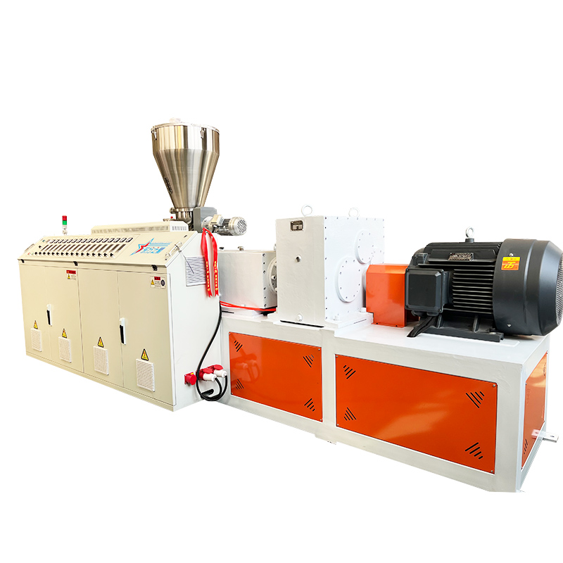 Equipamento para fabricação de folhas de PVC transparente totalmente automático